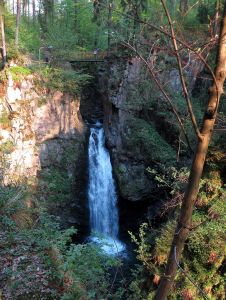 Wodospad Wilczki o zachodzie słońca